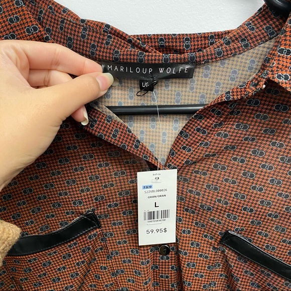 ✨NEW✨ RED SLINKY BUTTON UP BLOUSE / STRETCHY - Picture 5 of 7